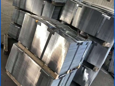 鍍鋅板 不易腐蝕造價低質(zhì)量可靠適用于機械制造 建筑等