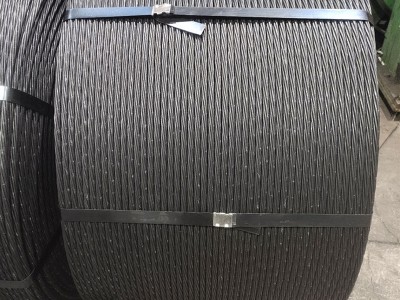 廠家定制電力通訊油木桿油炸瀝青黑木桿各種型號(hào)電線(xiàn)桿線(xiàn)路油木桿
