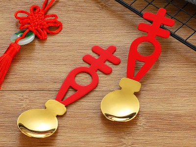 中國風(fēng)創(chuàng)意不銹鋼婚慶伴手禮紅雙喜勺子套裝新年國潮風(fēng)結(jié)婚紅筷子
